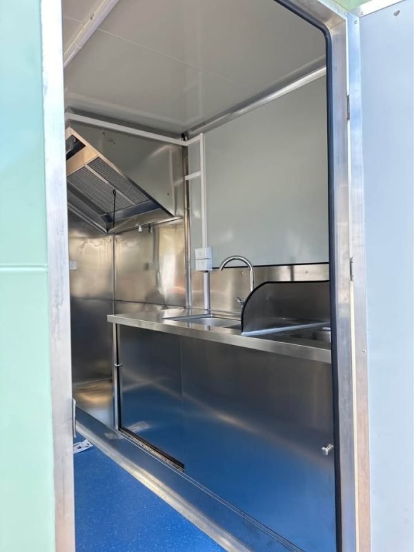 CFC Food Coffee Trailer - Image 4
