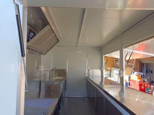 Maxi Retro Food Trailer C - Image 2